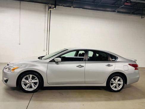 Used 2013 Nissan Altima 2.5 SV FWD image 5