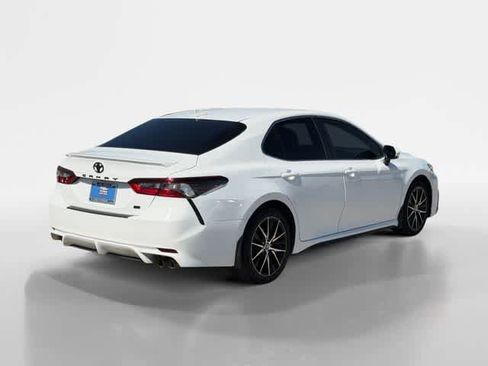 Used 2022 Toyota Camry SE image 5