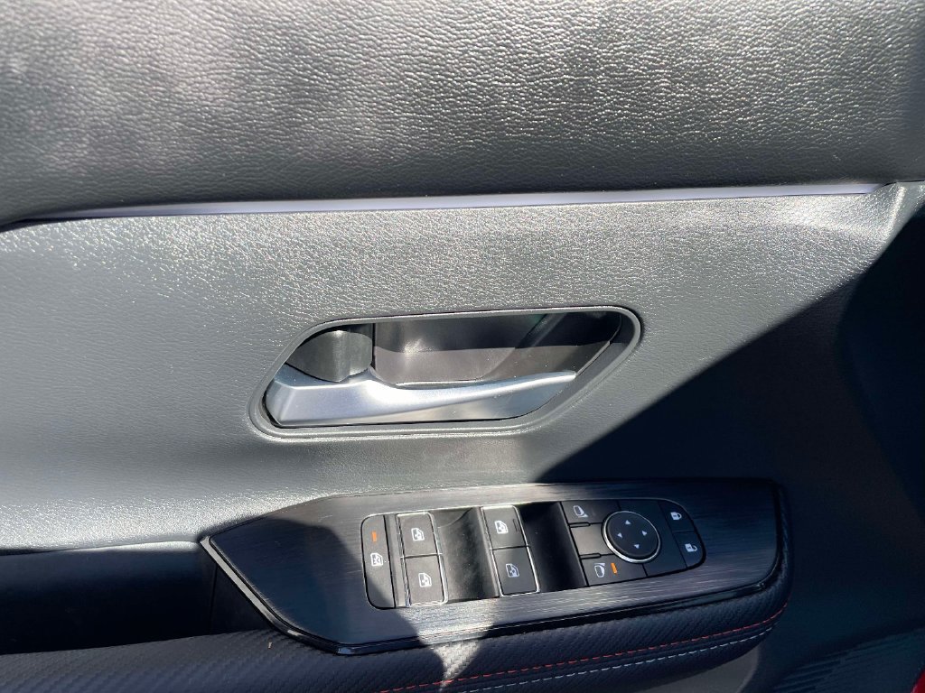 Used 2025 Nissan Kicks SR FWD image 18