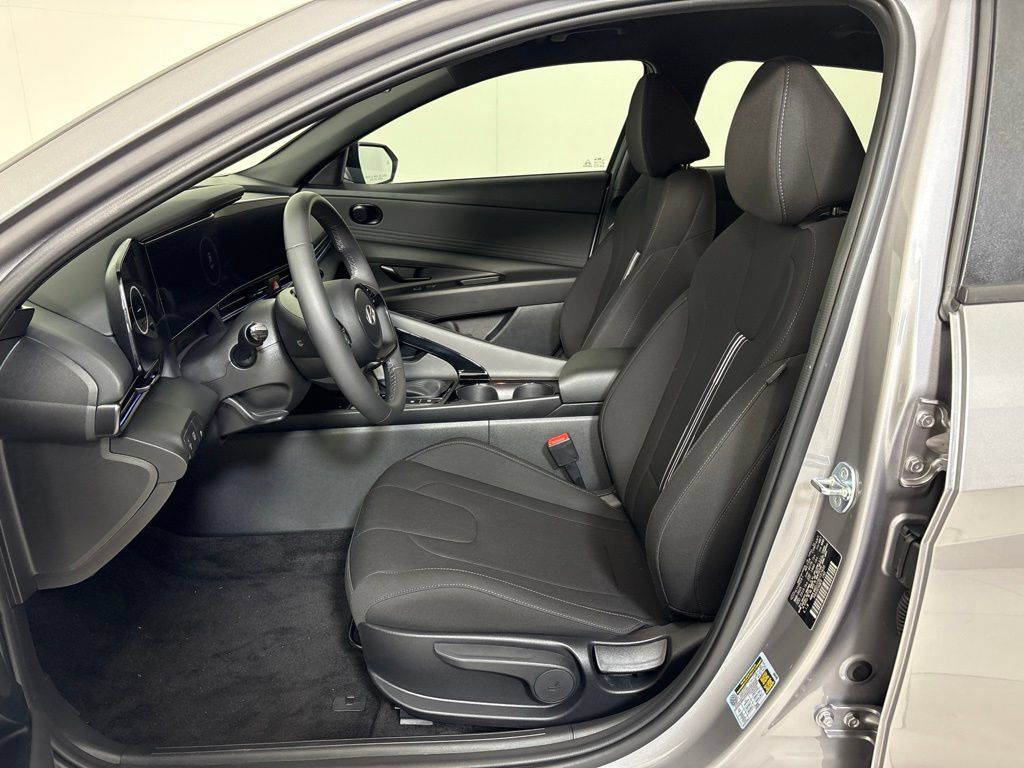New 2025 Hyundai Elantra SEL FWD image 14