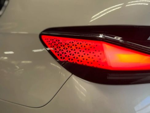 Used 2024 BMW 740i image 11