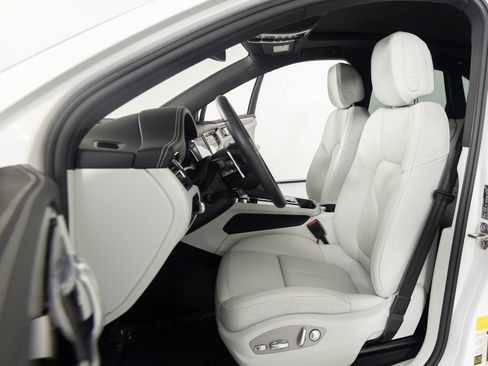 Certified 2026 Porsche Macan AWD/4WD image 5