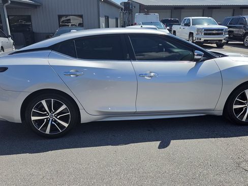 Used 2019 Nissan Maxima 3.5 SV w/ Floor Mat Group FWD image 4