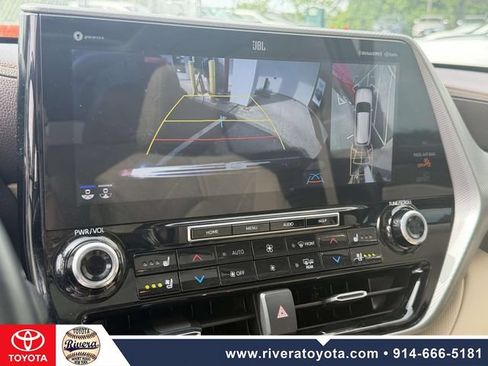 Used 2021 Toyota Highlander Platinum AWD/4WD image 26