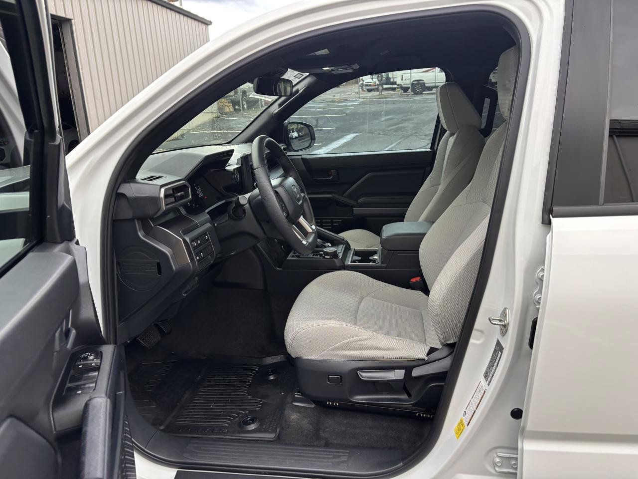 Used 2025 Toyota 4Runner SR5 AWD/4WD image 4