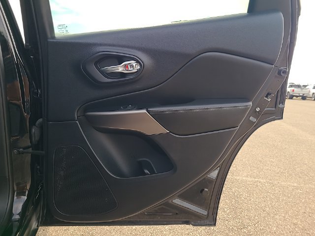 Used 2019 Jeep Cherokee Limited FWD image 28