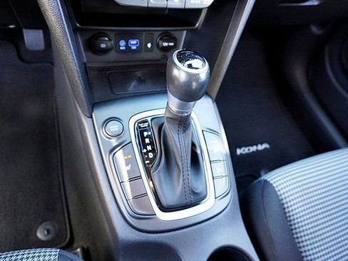 Used 2020 Hyundai Kona SEL Plus FWD image 31