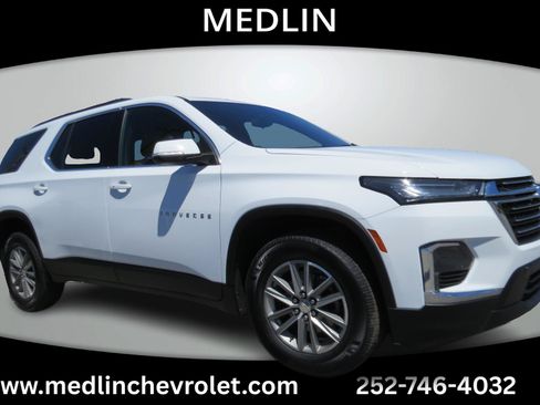 Used 2022 Chevrolet Traverse LT FWD image 2
