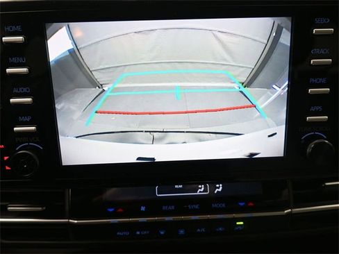 Used 2021 Toyota Sienna LE image 32