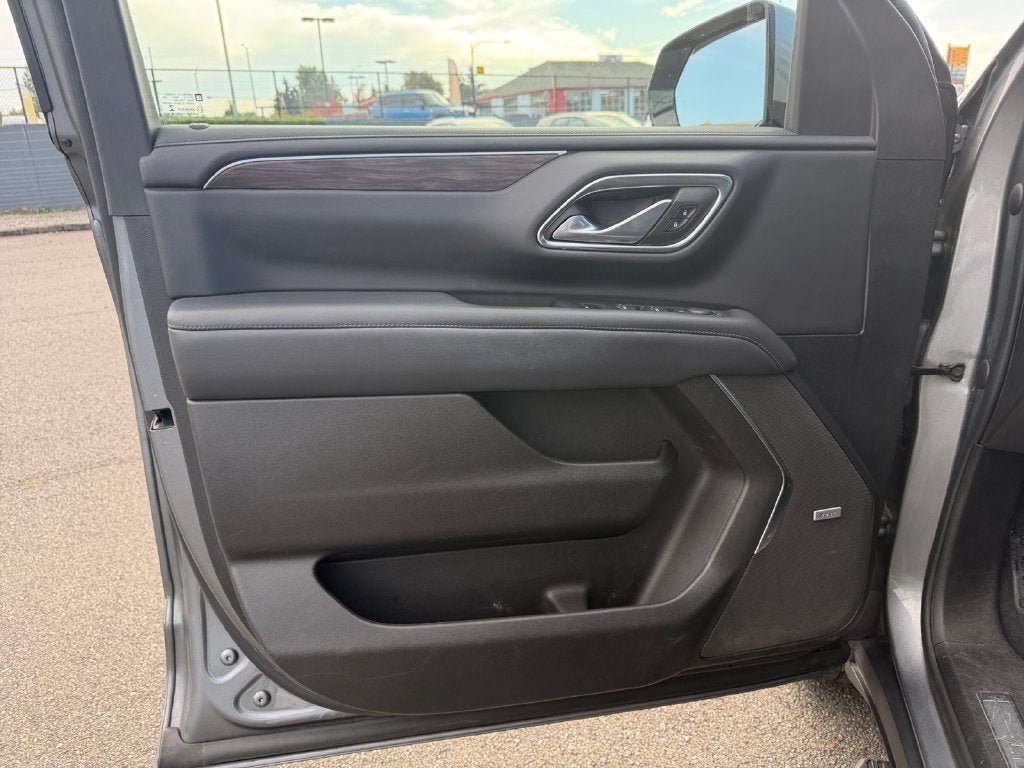 Used 2022 Chevrolet Suburban LT AWD/4WD image 20