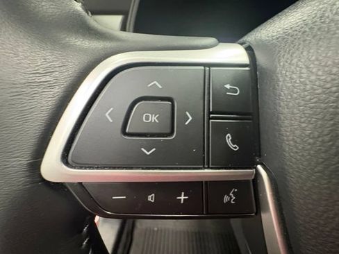 Used 2024 Toyota Highlander LE w/ Protection Package #3 (TMS) FWD image 23