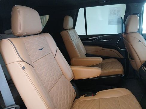 Used 2023 Cadillac Escalade Premium Luxury AWD/4WD image 14
