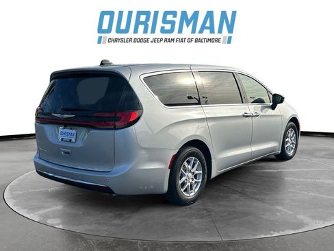 New 2026 Chrysler Pacifica Select image 6