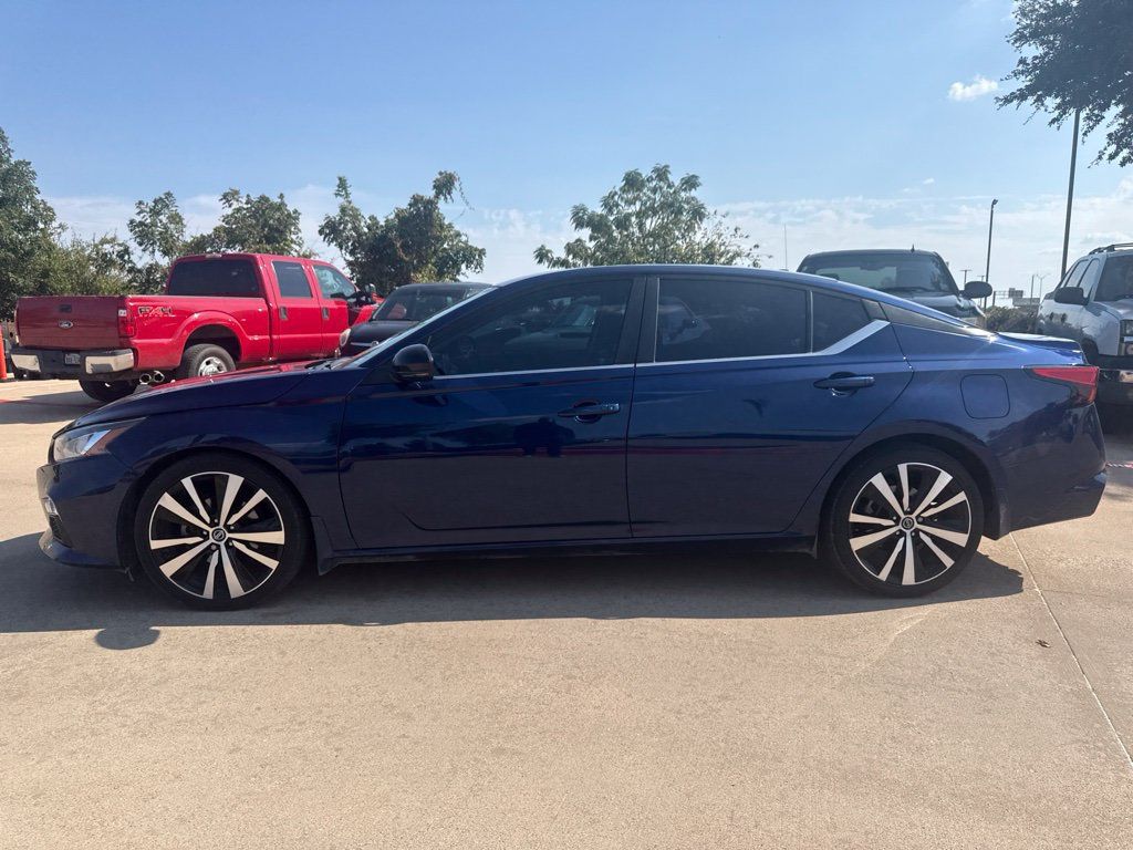 Used 2019 Nissan Altima 2.0 SR FWD image 2