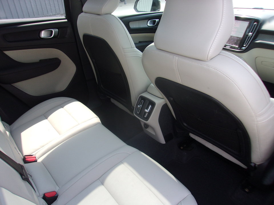 Used 2024 Volvo XC40 B5 Plus AWD/4WD image 14