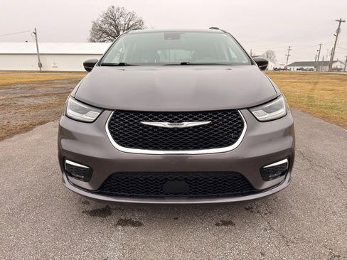 Used 2022 Chrysler Pacifica Touring-L image 15