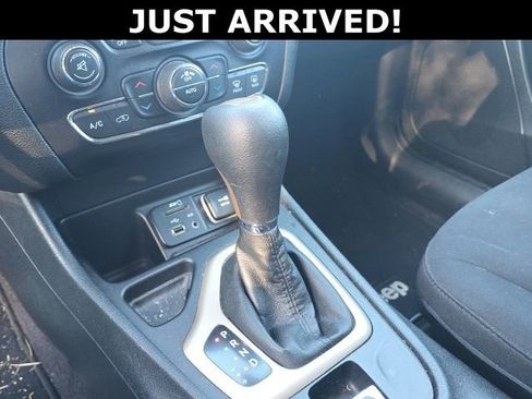 Used 2016 Jeep Cherokee 75th Anniversary FWD image 16