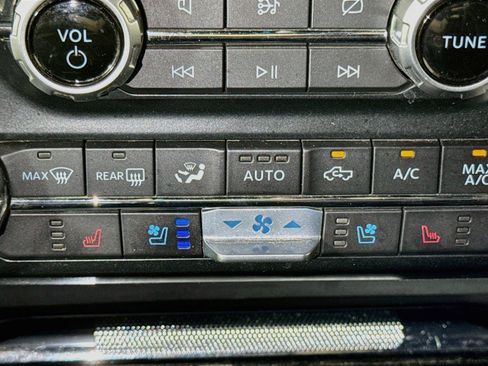 Used 2023 Ford F150 Lariat AWD/4WD image 19