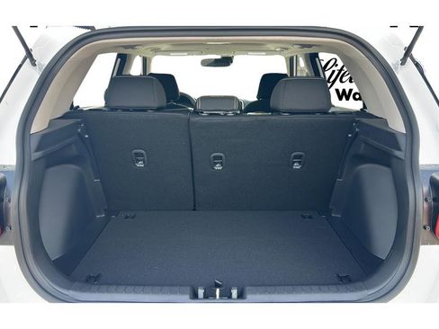 New 2026 Hyundai Venue SEL FWD image 32