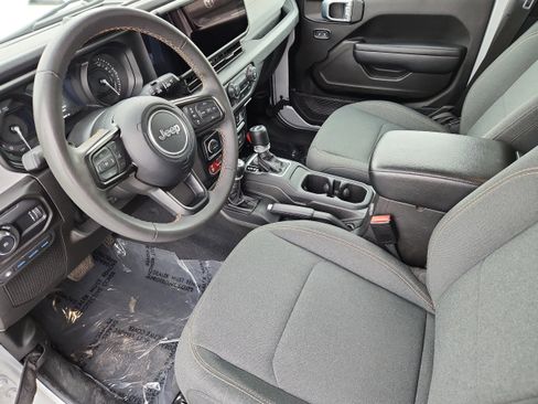 Used 2024 Jeep Wrangler Willys image 9