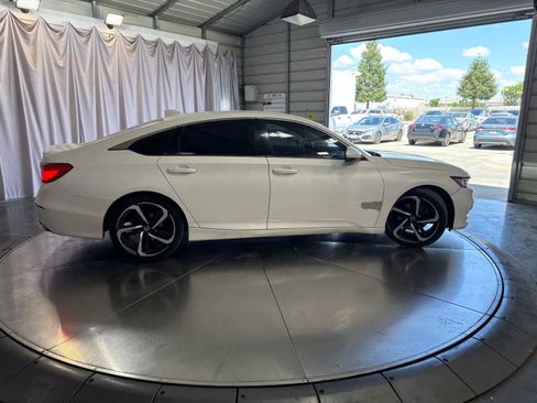 Used 2020 Honda Accord Sport image 4