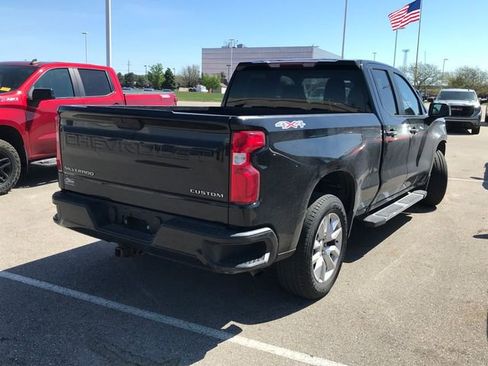 Used 2020 Chevrolet Silverado 1500 Custom w/ Custom Value Package AWD/4WD image 2