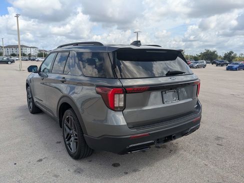 Used 2025 Ford Explorer ST-Line w/ ST-Line Street Pack AWD/4WD image 7