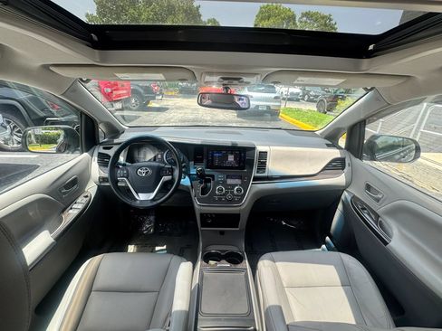 Used 2015 Toyota Sienna XLE w/ XLE Navigation Package FWD image 11
