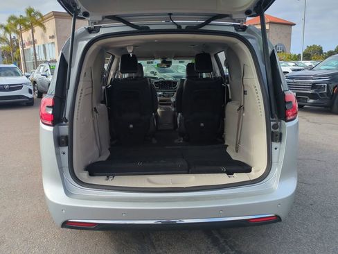 Used 2023 Chrysler Pacifica Touring-L FWD image 25