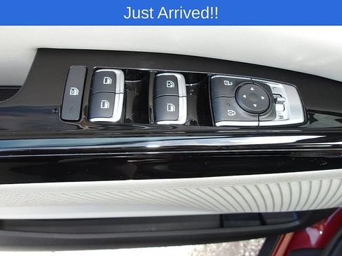 Used 2024 Kia Carnival EX FWD image 16