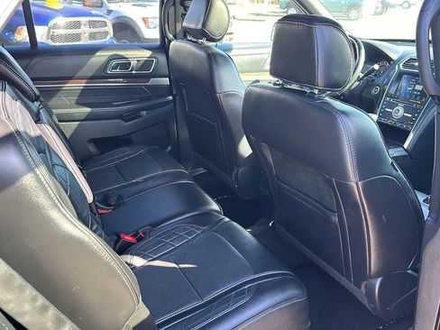 Used 2017 Ford Explorer Platinum image 16