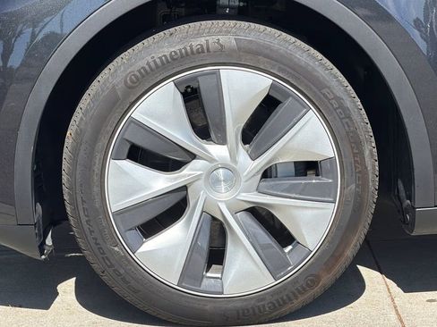 Used 2024 Tesla Model Y Long Range image 25