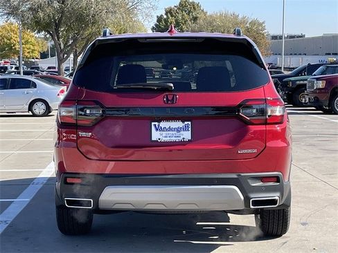 New 2025 Honda Pilot Touring image 5