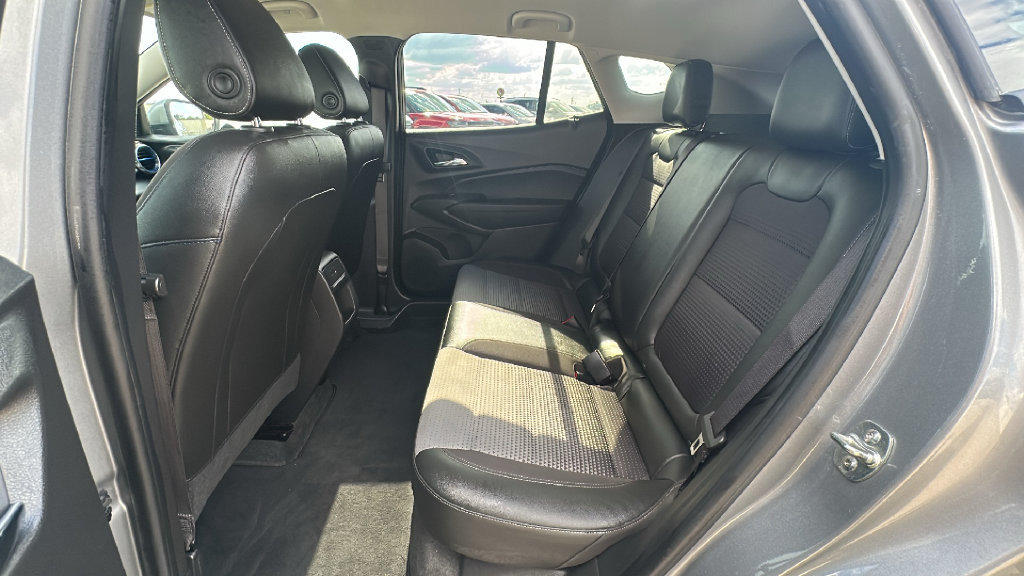 Used 2025 Chevrolet Trax LT FWD image 30