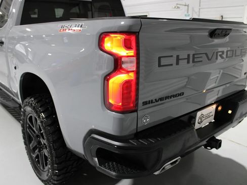 Used 2024 Chevrolet Silverado 1500 LT Trail Boss w/ Convenience Package II AWD/4WD image 5