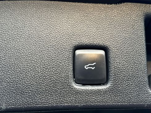 Used 2021 Ford Escape Titanium image 9
