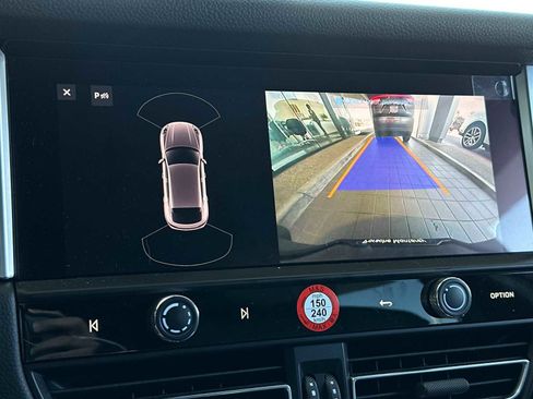 Certified 2024 Porsche Macan image 21