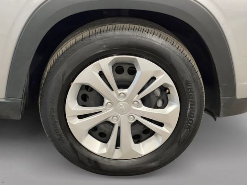 Used 2024 Chevrolet Trax LS FWD image 19