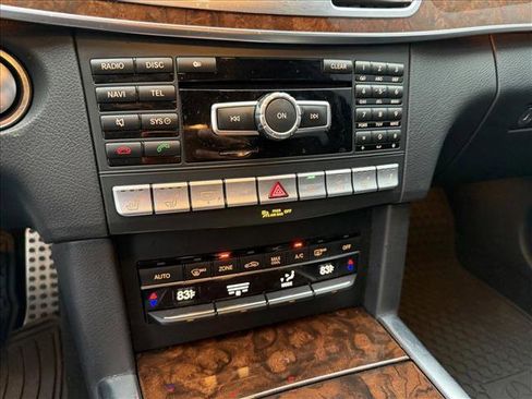 Used 2014 Mercedes-Benz E 550 4MATIC Sedan image 18