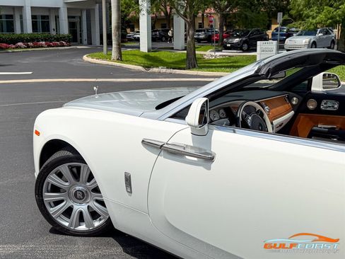 Used 2017 Rolls-Royce Dawn RWD image 51