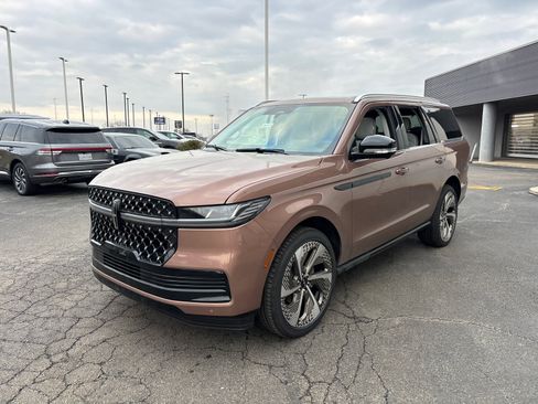 New 2026 Lincoln Navigator Black Label AWD/4WD image 3