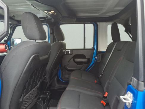 Used 2021 Jeep Wrangler Unlimited Rubicon w/ Cold Weather Group AWD/4WD image 12