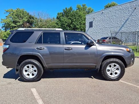 Used 2017 Toyota 4Runner SR5 AWD/4WD image 7