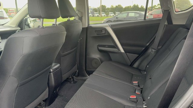 Used 2016 Toyota RAV4 LE AWD/4WD image 29