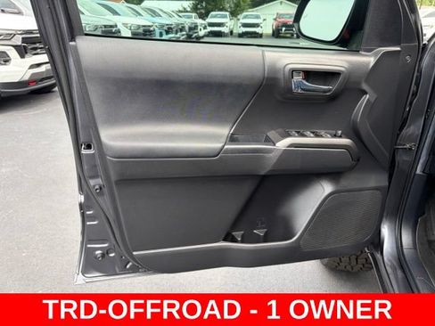 Used 2022 Toyota Tacoma TRD Off-Road w/ Technology Package RWD image 12