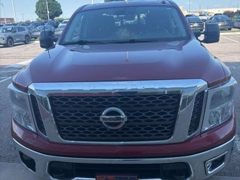 Used 2018 Nissan Titan SV w/ SV Convenience Package AWD/4WD image 2