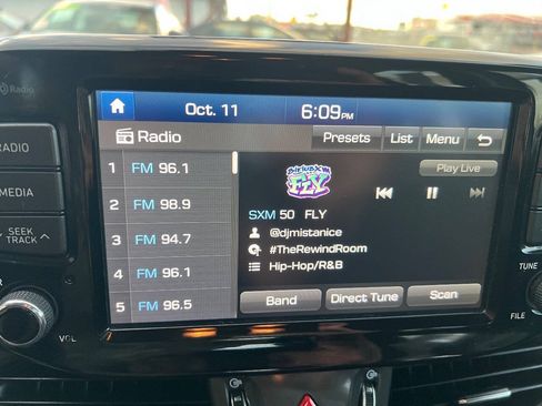 Used 2018 Hyundai Elantra GT FWD image 21
