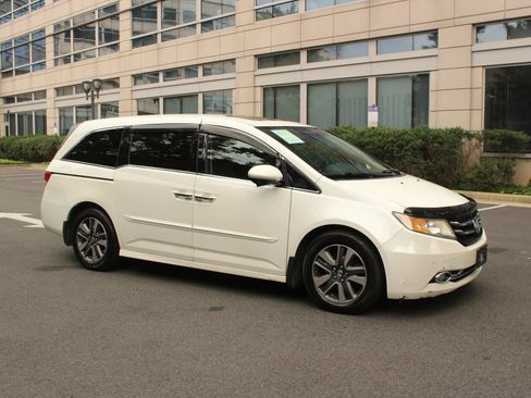 Used 2014 Honda Odyssey Touring image 2