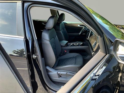 Used 2025 Volkswagen Atlas SE FWD image 30