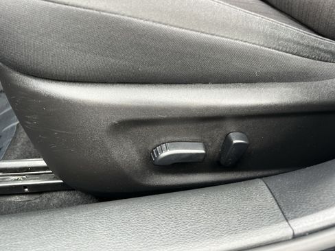 Used 2025 Nissan Altima 2.5 SV FWD image 14